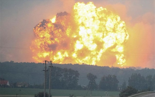 Απίστευτο βίντεο από τις εκρήξεις πυρομαχικών στην Ουκρανία